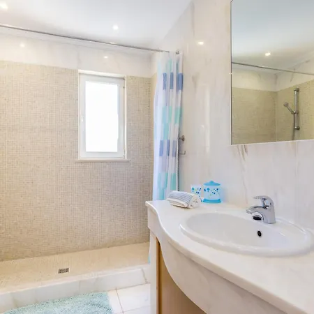 Coolhouses Algarve Luz, 2 Bed Semi Detached Villa, Jardim Palmeiras Condominium, A Semesterbostad Montinhos da Luz