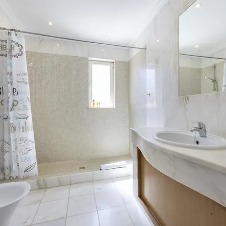 Coolhouses Algarve Luz, 2 Bed Semi Detached Villa, Jardim Palmeiras Condominium, A 펜션 *