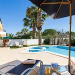 Coolhouses Algarve Luz, 2 Bed Semi Detached Villa, Jardim Palmeiras Condominium, A 펜션