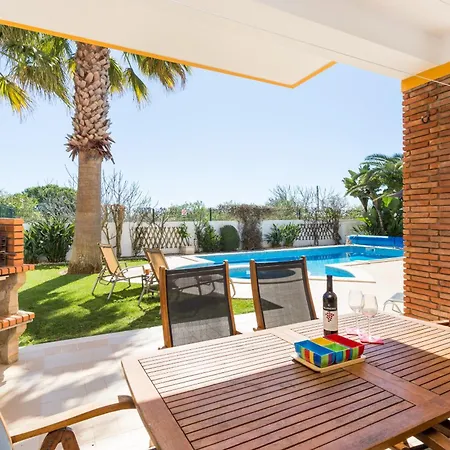 Coolhouses Algarve Luz, 2 Bed Semi Detached Villa, Jardim Palmeiras Condominium, A Dom wakacyjny *