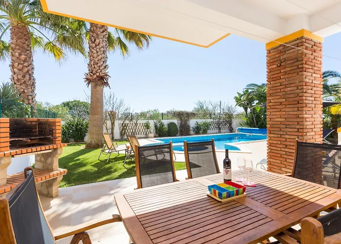 Coolhouses Algarve Luz, 2 Bed Semi Detached Villa, Jardim Palmeiras Condominium, A Hébergement de vacances *