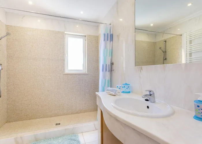 Coolhouses Algarve Luz, 2 Bed Semi Detached Villa, Jardim Palmeiras Condominium, A Hébergement de vacances Mato Porcas