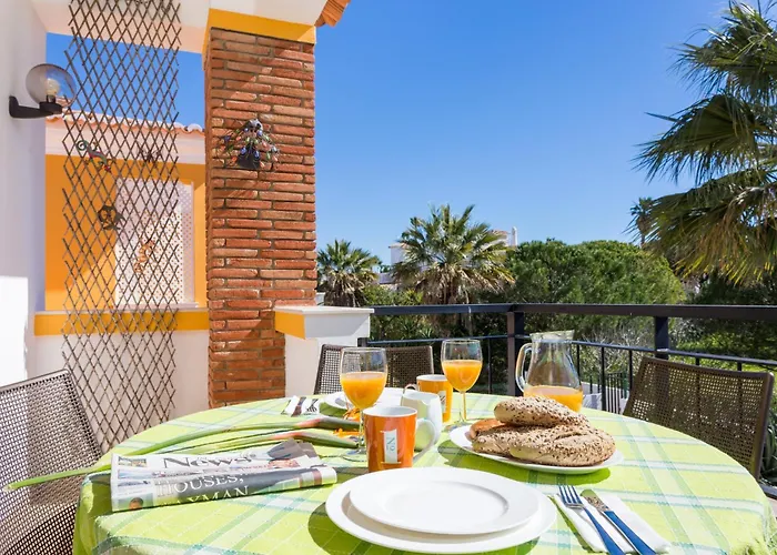 Coolhouses Algarve Luz, 2 Bed Semi Detached Villa, Jardim Palmeiras Condominium, A Hébergement de vacances *