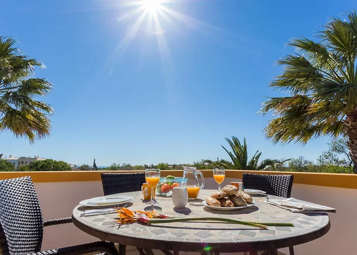 Coolhouses Algarve Luz, 2 Bed Semi Detached Villa, Jardim Palmeiras Condominium, A Hébergement de vacances Mato Porcas